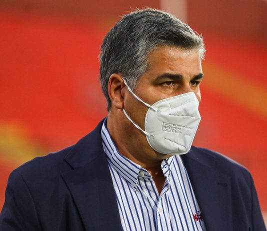 Santiago Escobar: «Por mi cabeza no ha pasado la idea de dar un paso al costado»