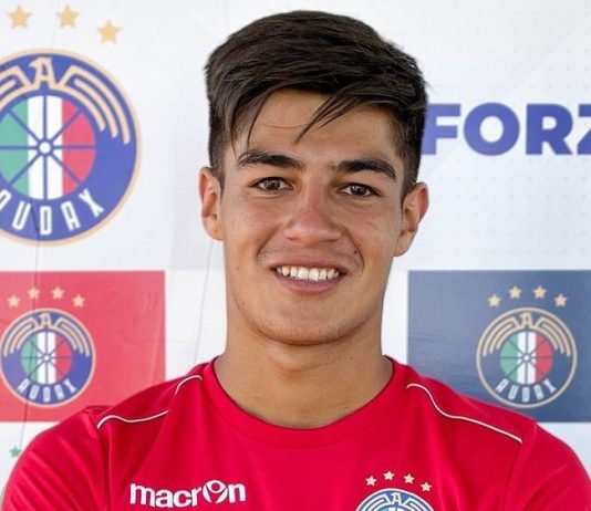 Bastián Tapia fue oficializado en su nuevo club