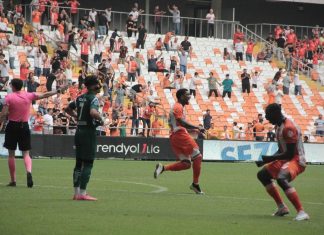 Junior Fernandes las hizo todas: triplete y asistencia en triunfo del Adanaspor