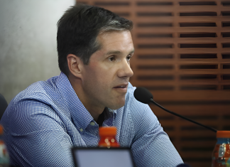 Michael Clark fue categórico y pidió paciencia ante la falta de refuerzos: «Vamos a tener a los jugadores que nosotros queremos»