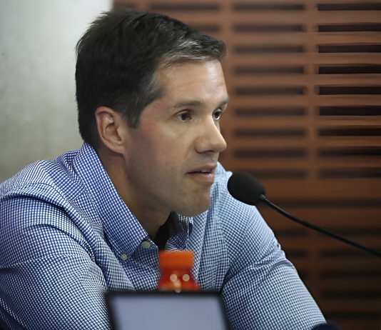 Michael Clark presidente de Azul Azul creó una nueva «SA» para remplazar a Sartor