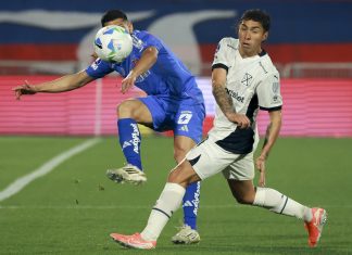 Universidad de Chile confirma su primera baja para la revancha ante Independiente por la Copa Sudamericana Israel Poblete baja en Universidad de Chile para el partido contra Independiente por la Copa Sudamericana 2025.