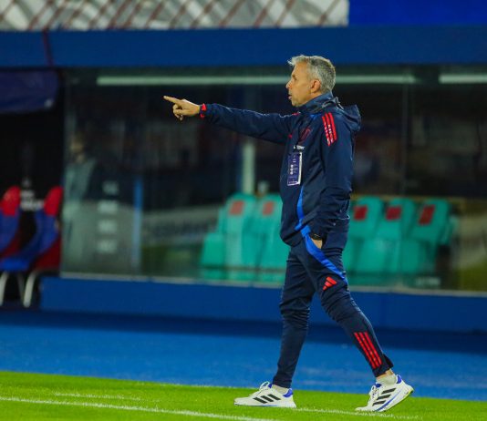 Álvarez sorprende! La formación que prepara la U para buscar el golpe ante Lanús en el Nacional Gustavo Álvarez ante de enfrentar a Independiente por Copa Sudamericana 2025.