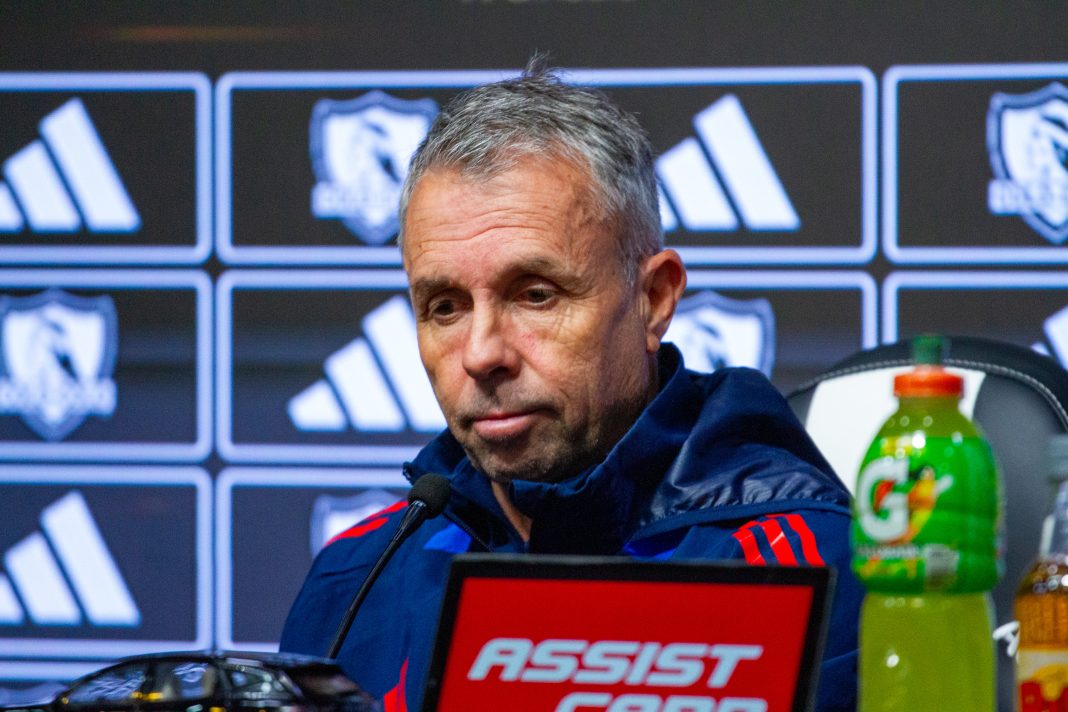 Gustavo Álvarez entrenador de Universidad de Chile en el Superclásico 2025 ante Colo Colo.