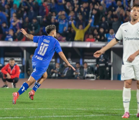 Universidad de Chile venció a Independiente y toma ventaja en la Copa Sudamericana 2025 Lucas Assadi celebra ante Independiente