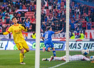 Universidad de Chile remontó y goleó 4-1 a Unión Española por la fecha 19 de la Liga de Primera 2025 Lucas Assadi de Universidad de Chile celebra en la goleada 4-1 ante Unión Española