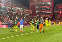 Un bochorno: Partido entre Independiente y Universidad de Chile fue cancelado por violencia en las tribunas