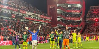 Un bochorno: Partido entre Independiente y Universidad de Chile fue cancelado por violencia en las tribunas