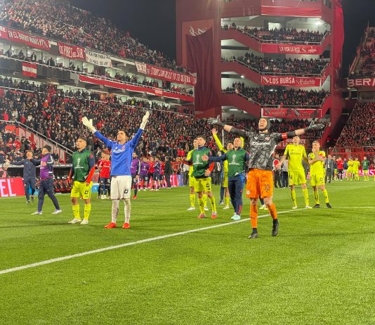 Un bochorno: Partido entre Independiente y Universidad de Chile fue cancelado por violencia en las tribunas