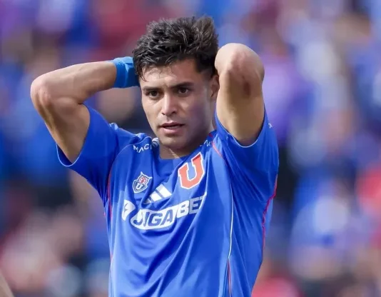 Universidad de Chile cayó ante Audax Italiano en el Nacional y se aleja de la lucha por la Liga Fabián Hormazábal de Universidad de Chile en el Estadio Nacional por la Liga de Primera 2025.