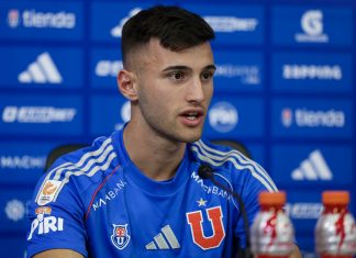 Felipe Salomoni: “Soy un lateral carrilero más ofensivo” Felipe Salomoni en su presentación oficial con la U