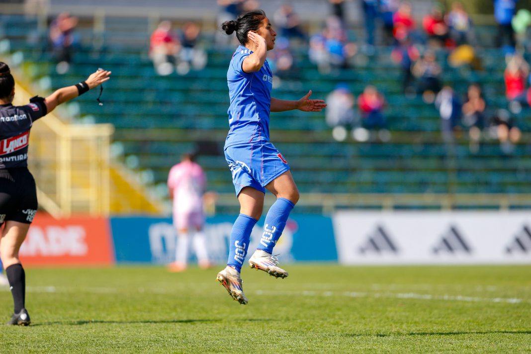 GyAS8BrWcAQLqLx Rebeca Fernández de Universidad de Chile femenino celebra en la goleada ante Santiago Wanderers