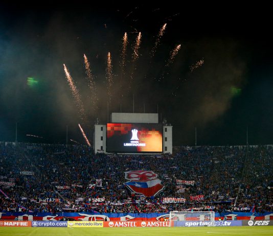 Nuevo formato de clasificación a copas internacionales desde 2026: así se definirán los cupos chilenos para la Libertadores y Sudamericana 2027 Hinchas de Universidad de Chile durante la Copa Libertadores.