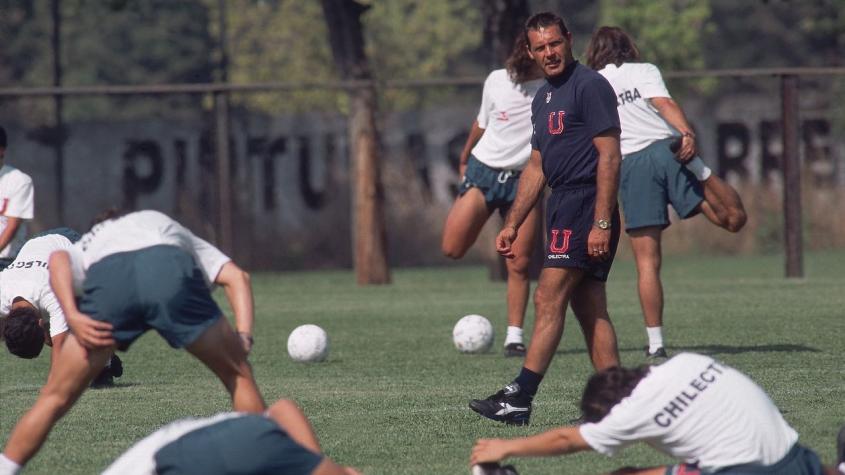 Miguel Ángel Russo dirigiendo a Universidad de Chile durante la temporada 1996.