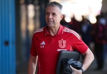 Gustavo Álvarez explicó las razones de la caída ante Huachipato y defendió sus decisiones tácticas Gustavo Álvarez durante el partido ante Huachipato por la Liga de Primera.