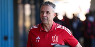 Gustavo Álvarez explicó las razones de la caída ante Huachipato y defendió sus decisiones tácticas Gustavo Álvarez durante el partido ante Huachipato por la Liga de Primera.