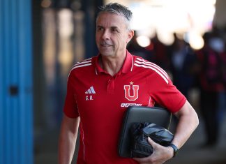 Gustavo Álvarez explicó las razones de la caída ante Huachipato y defendió sus decisiones tácticas Gustavo Álvarez durante el partido ante Huachipato por la Liga de Primera.