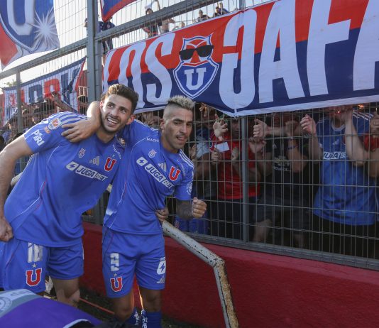 Universidad de Chile derrota 4-3 a Deportes Limache en un partidazo y sigue firme en la lucha por la Copa Libertadores Jugadores de Universidad de Chile celebrando durante el partido ante Deportes Limache.