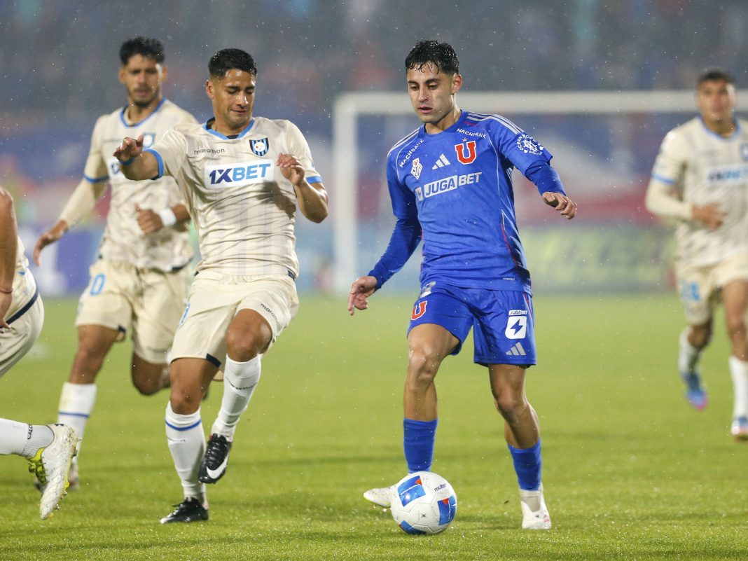 nota previa hua Javier Altamirano de Universidad de Chile durante un partido ante Huachipato.