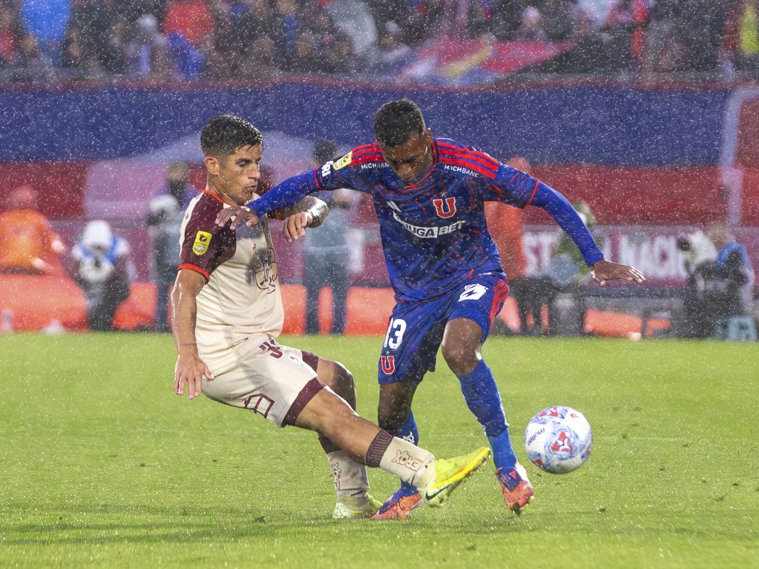 Jhon Cortés durante el empate 2-2 entre Universidad de Chile y Deportes La Serena por Copa de la Liga 2026 en el Estadio Nacional