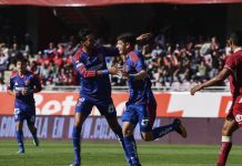 La U fue un vendaval en La Portada: humilló a La Serena y quedó lider del Grupo D Juan Martín Lucero y Agustín Arce celebran un gol durante el triunfo por 0-5 entre Deportes La Serena y Universidad de Chile por la Copa de la Liga 2026 en el Estadio La Portada