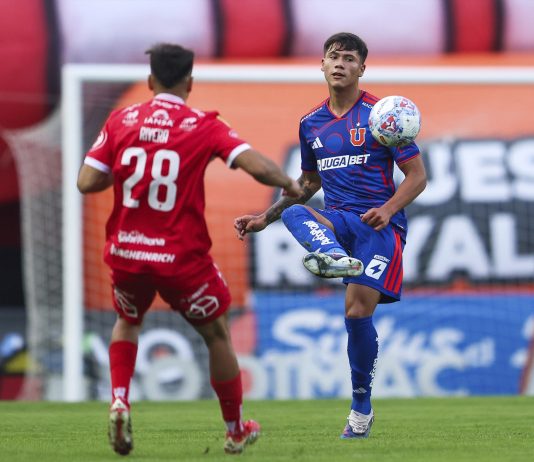 Golpe en Chillán: la U cayó en el último minuto y volvió a sembrar dudas en la era Gago Lucas Barrera durante la derrota 0-1 entre Universidad de Chile y Ñublense por la Liga de Primera 2026 en el Estadio Nelson Oyarzún de Chillán