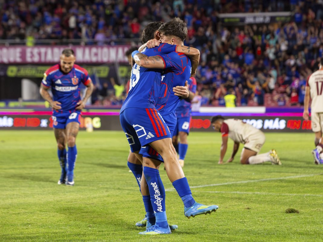 Maxilimiliano Guerrero y Javier Altamirano durante el triunfo por 4-0 entre Universidad de Chile y Deportes La Serena por la Liga de Primera 2026 en el Estadio Nacional