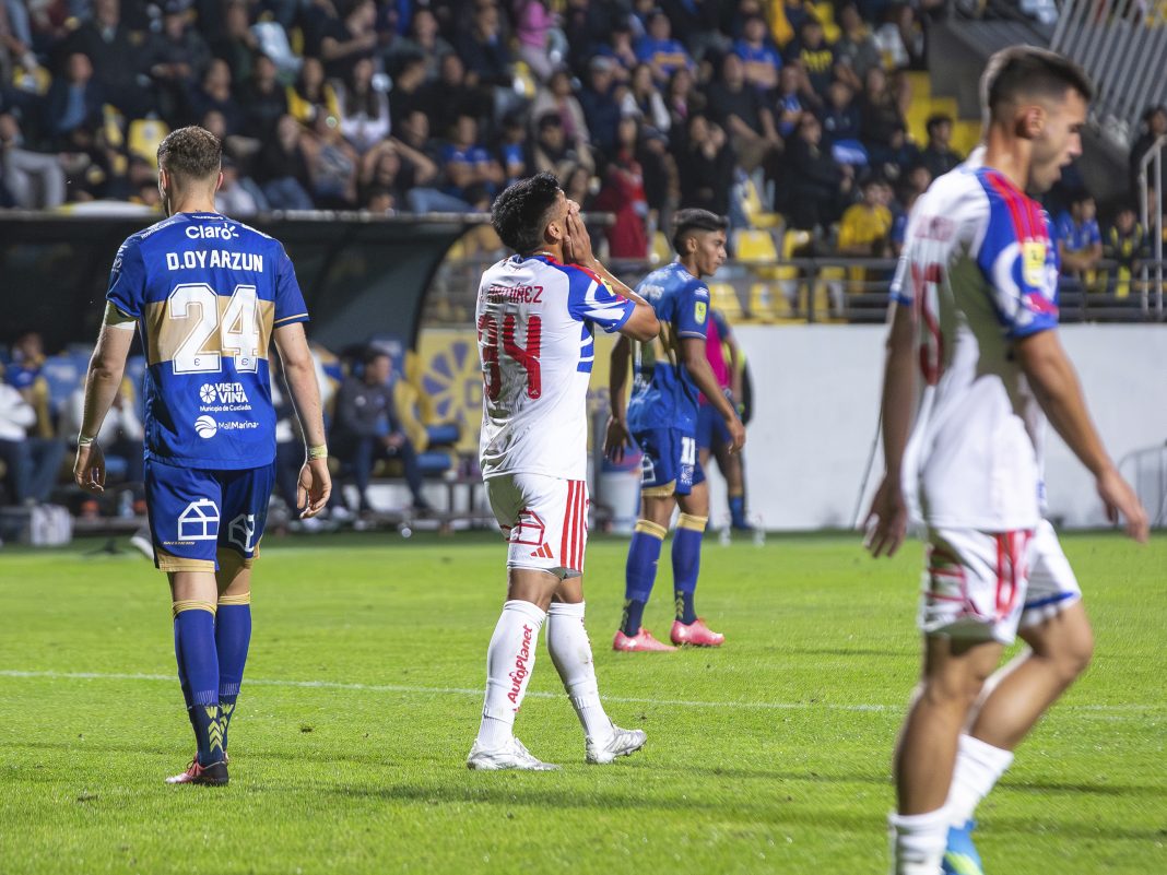 Vicente Fernández durante el empate sin goles entre Everton y Universidad de Chile por la Liga de Primera 2026 en el Estadio Sausalito