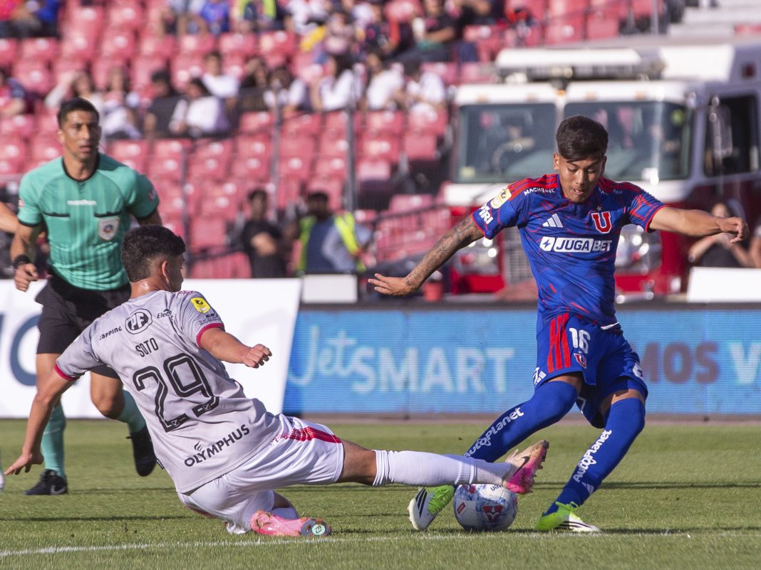 Elías Rojas durante la derrota 0-1 entre Universidad de Chile y Unión La Calera por Copa de la Liga 2026 en el Estadio Nacional